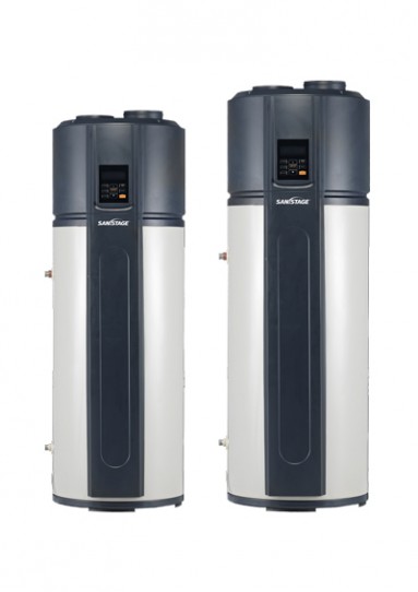 Twee binnenunits Sanistage Split warmtepompboiler van 200 en 300 liter